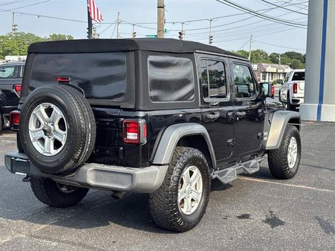 Used 2018 Jeep Wrangler Unlimited Sport S AWD/4WD image 24