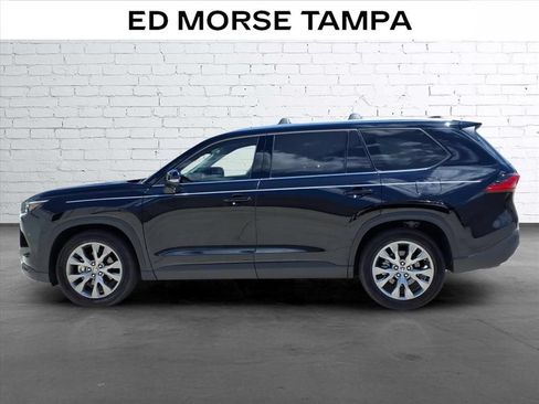 Used 2024 Toyota Grand Highlander FWD image 2