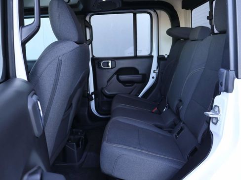 Used 2025 Jeep Gladiator Sport image 10