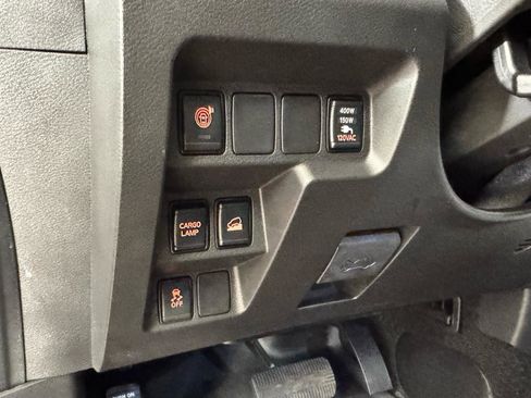 Used 2025 Nissan Frontier SV w/ SV Convenience Package image 17