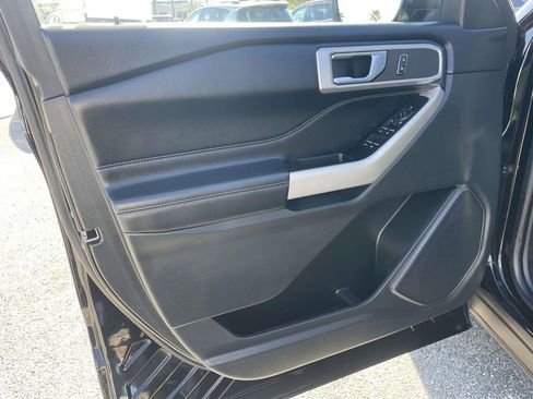 Certified 2022 Ford Explorer XLT w/ Equipment Group 202A image 17