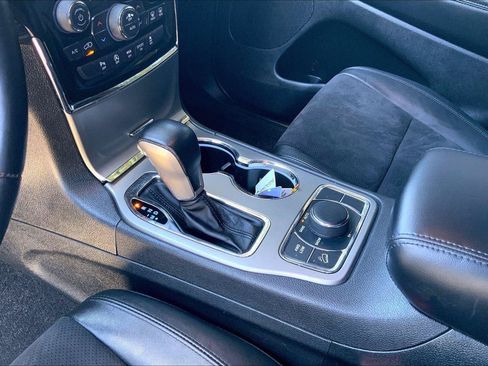 Certified 2022 Jeep Grand Cherokee Laredo X AWD/4WD image 17