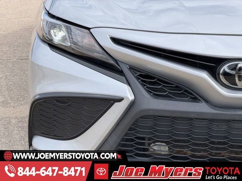 Used 2024 Toyota Camry SE image 5