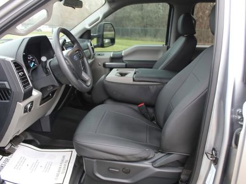 Used 2022 Ford F550 2WD Crew Cab Super Duty w/ XLT Value Package image 19