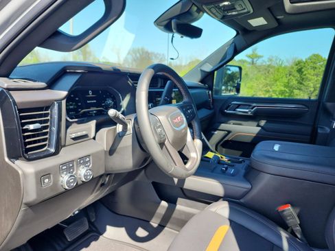 Certified 2025 GMC Sierra 2500 AT4 w/ AT4 Premium Plus Package image 19