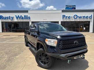 Used 2017 Toyota Tundra SR5 w/ SR5 Upgrade Package AWD/4WD video 1