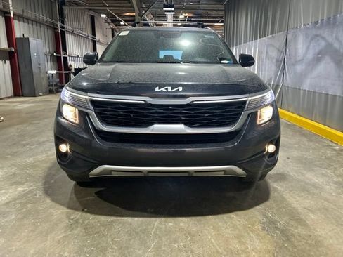 Used 2023 Kia Seltos EX AWD/4WD image 2