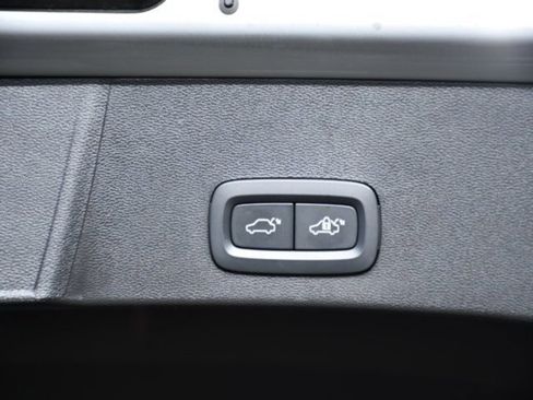 Certified 2025 Volvo XC40 B5 Plus image 27