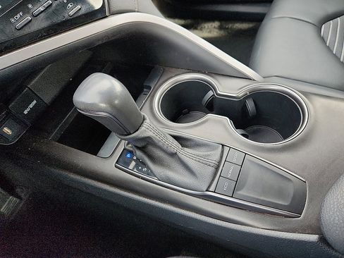 Used 2024 Toyota Camry SE image 12