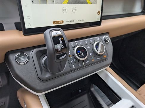 New 2025 Land Rover Defender 130 X-Dynamic SE image 12