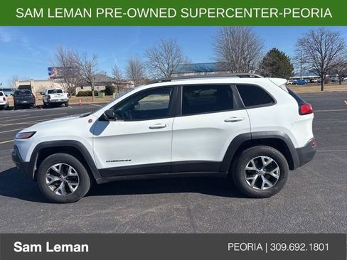 Used 2017 Jeep Cherokee Trailhawk w/ Cold Weather Group image 4