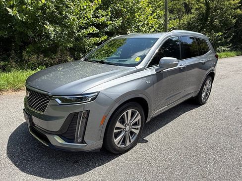 Used 2022 Cadillac XT6 Premium Luxury w/ Platinum Package AWD/4WD image 2