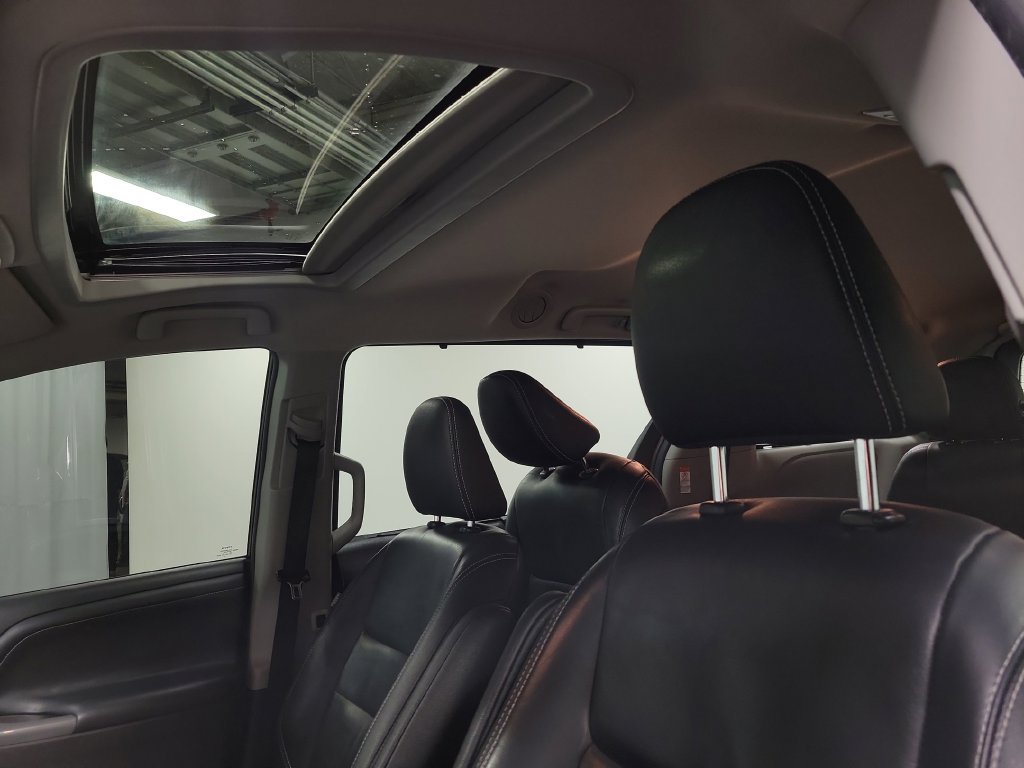 Used 2015 Toyota Sienna SE FWD image 16