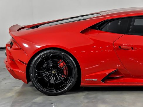 Used 2021 Lamborghini Huracan EVO RWD image 13