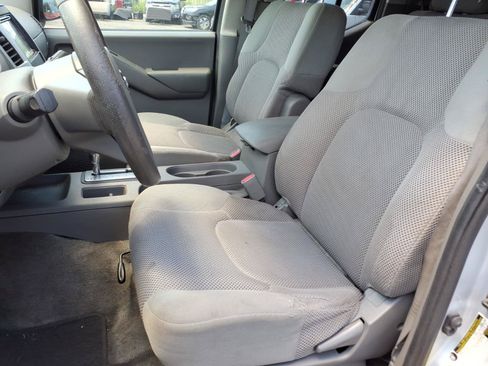Used 2010 Nissan Frontier SE AWD/4WD image 12