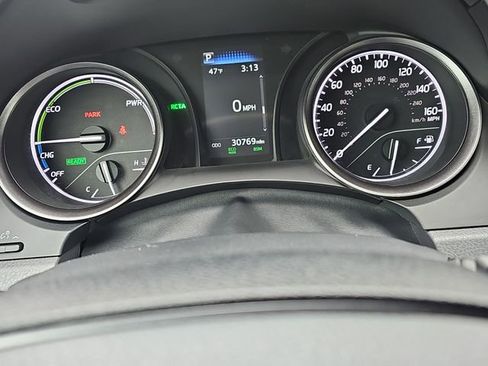 Used 2024 Toyota Camry SE w/ Cold Weather Package FWD image 12