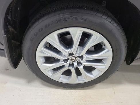 Certified 2024 Toyota Highlander Limited AWD/4WD image 41