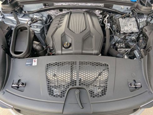 Certified 2026 Porsche Macan AWD/4WD image 28