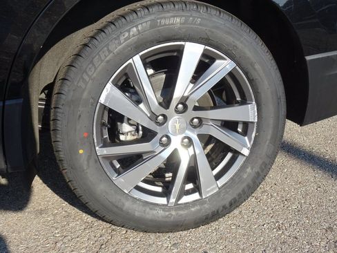Used 2024 Chevrolet Equinox Premier FWD image 25