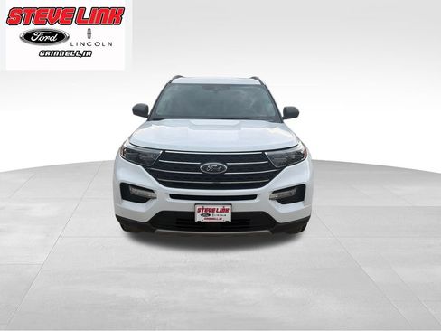 Used 2021 Ford Explorer XLT w/ Equipment Group 202A AWD/4WD image 2