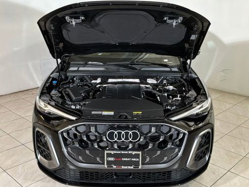 Used 2025 Audi Q5 Premium w/ Convenience Package image 17