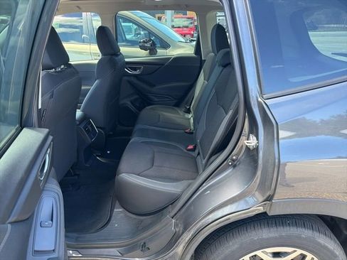 Used 2023 Subaru Forester Premium image 7