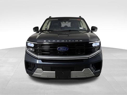 Used 2025 Ford Expedition Platinum w/ Driver's Package AWD/4WD image 5