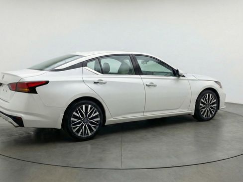 Used 2025 Nissan Altima 2.5 SV FWD image 9