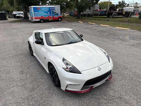 Used 2017 Nissan 370Z NISMO image 3