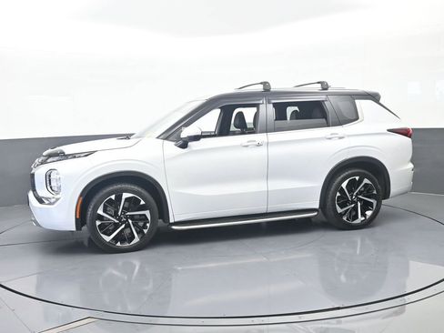 Used 2024 Mitsubishi Outlander SEL AWD/4WD image 2