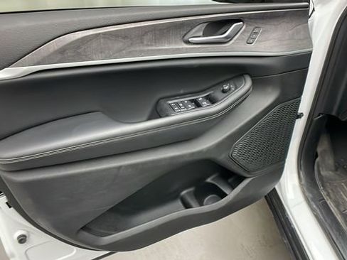 Used 2023 Jeep Grand Cherokee L Limited image 8