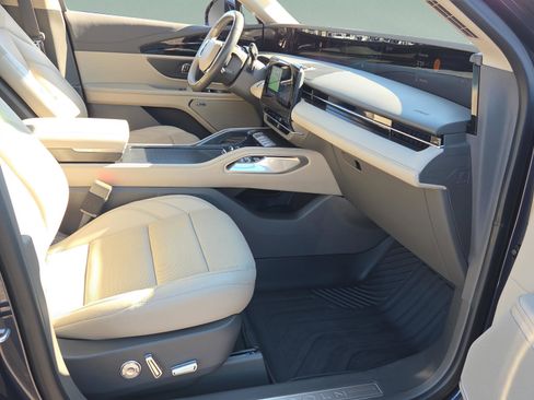 Used 2024 Lincoln Nautilus Premier w/ Equipment Group 102A image 31