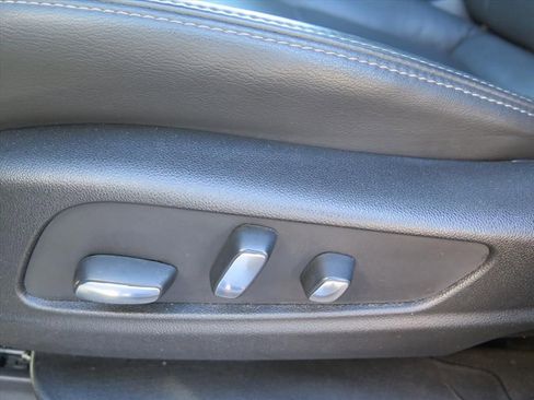 Used 2025 Cadillac XT6 Premium Luxury image 11