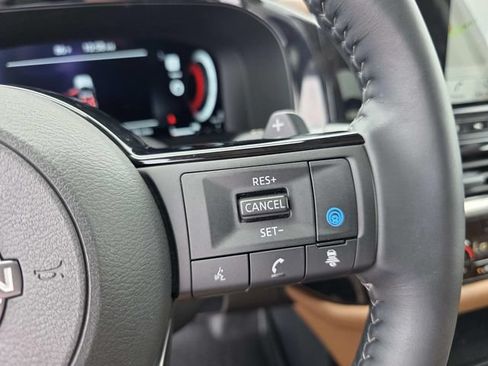 Used 2025 Nissan Pathfinder Platinum FWD image 13