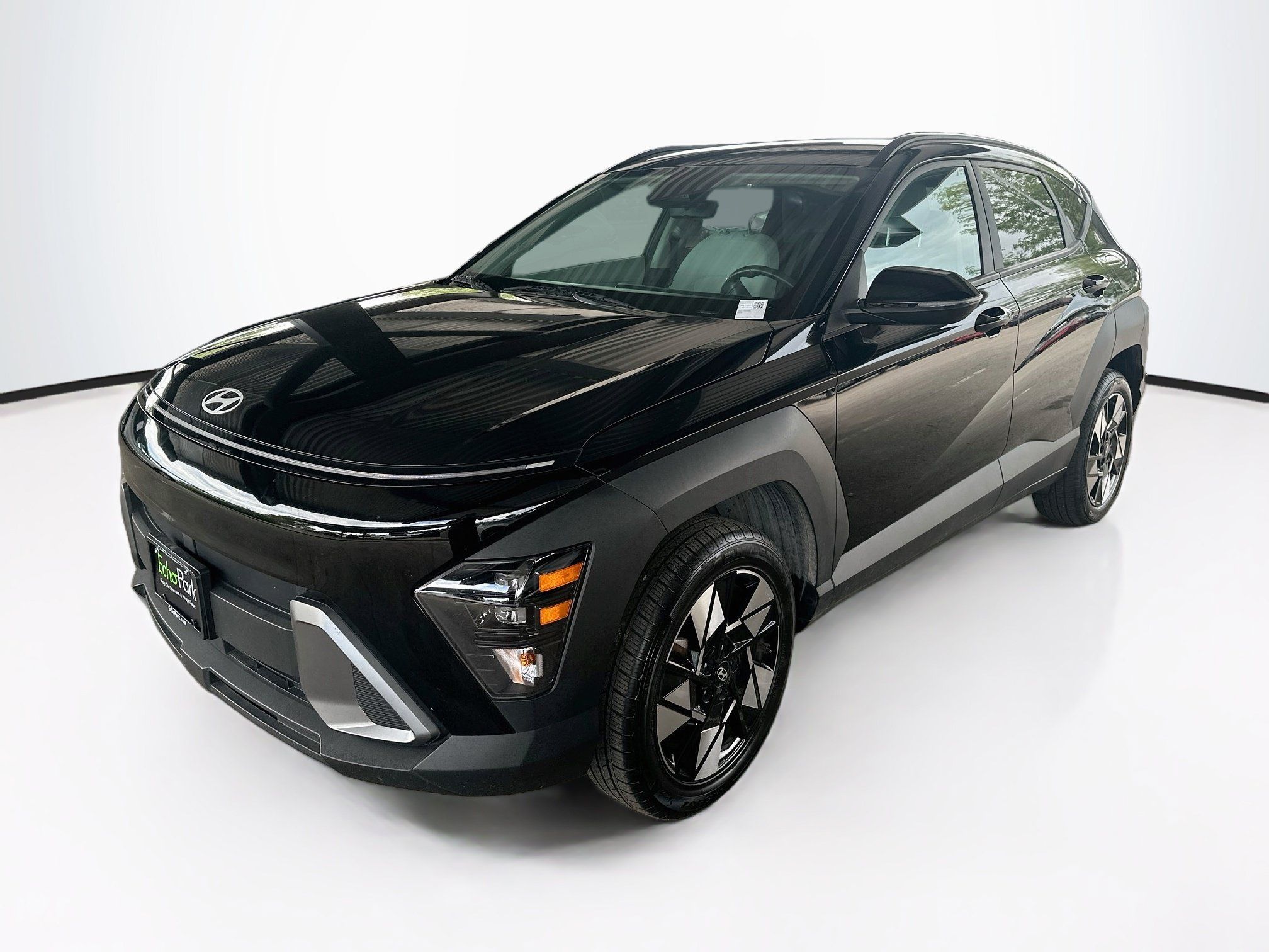 Used 2024 Hyundai Kona SEL AWD/4WD image 3