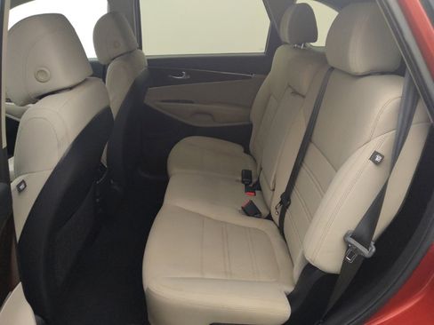 Used 2017 Kia Sorento LX w/ LX Convenience Package image 18