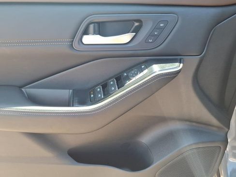 Used 2023 Nissan Rogue SL w/ SL Premium Package FWD image 15