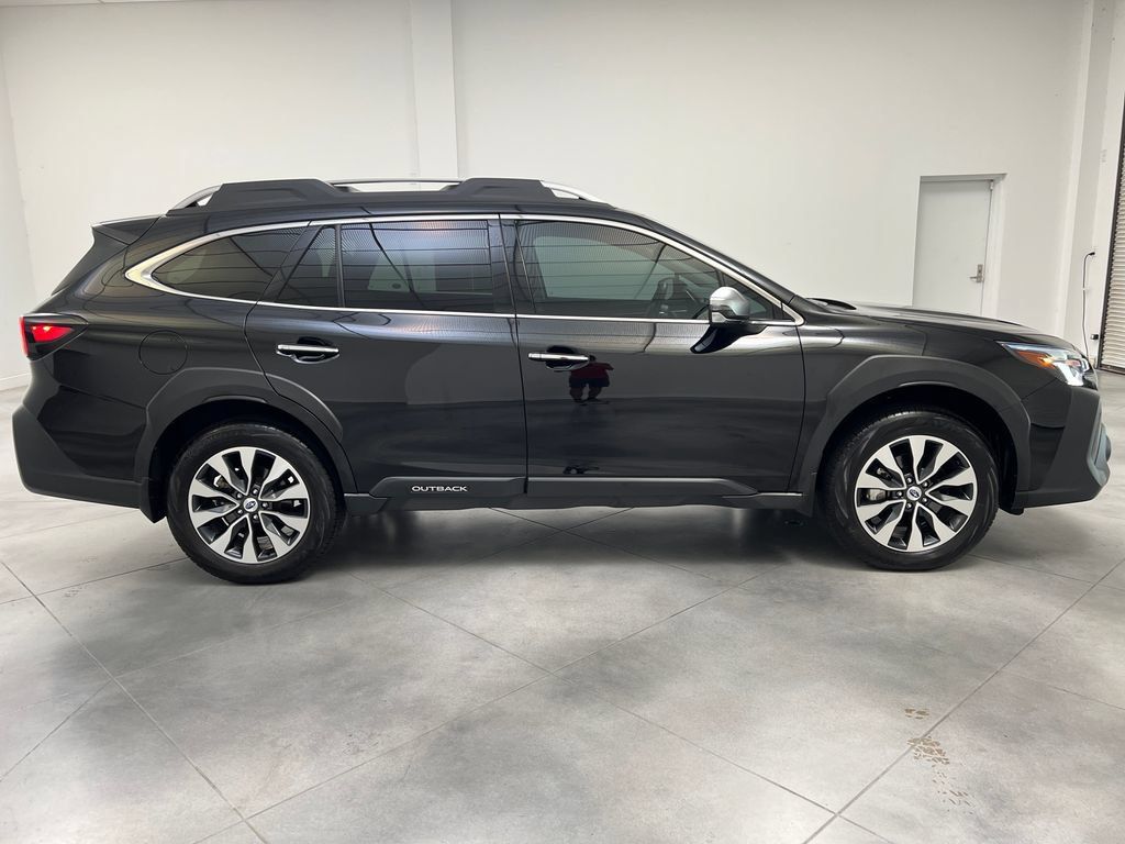 Used 2025 Subaru Outback Touring XT AWD/4WD image 10