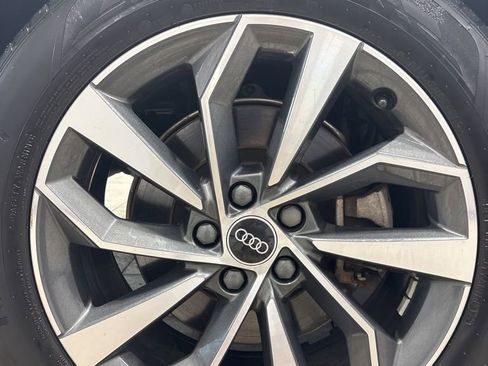 Used 2023 Audi Q5 2.0T Premium w/ Convenience Package image 11