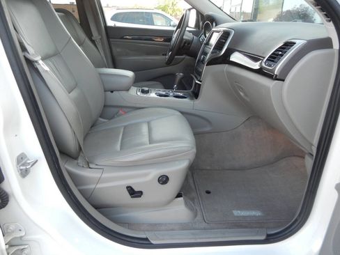 Used 2011 Jeep Grand Cherokee Laredo AWD/4WD image 37