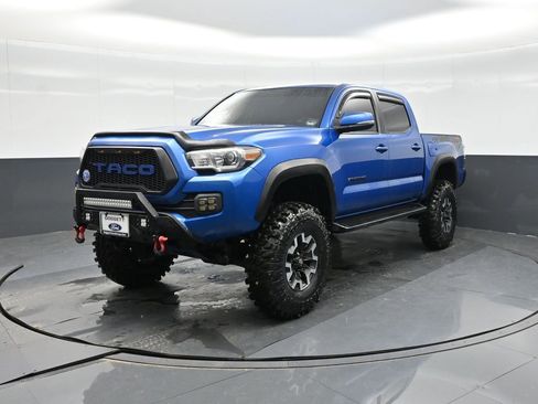Used 2017 Toyota Tacoma TRD Off-Road w/ Tow Package (A/T) AWD/4WD image 1