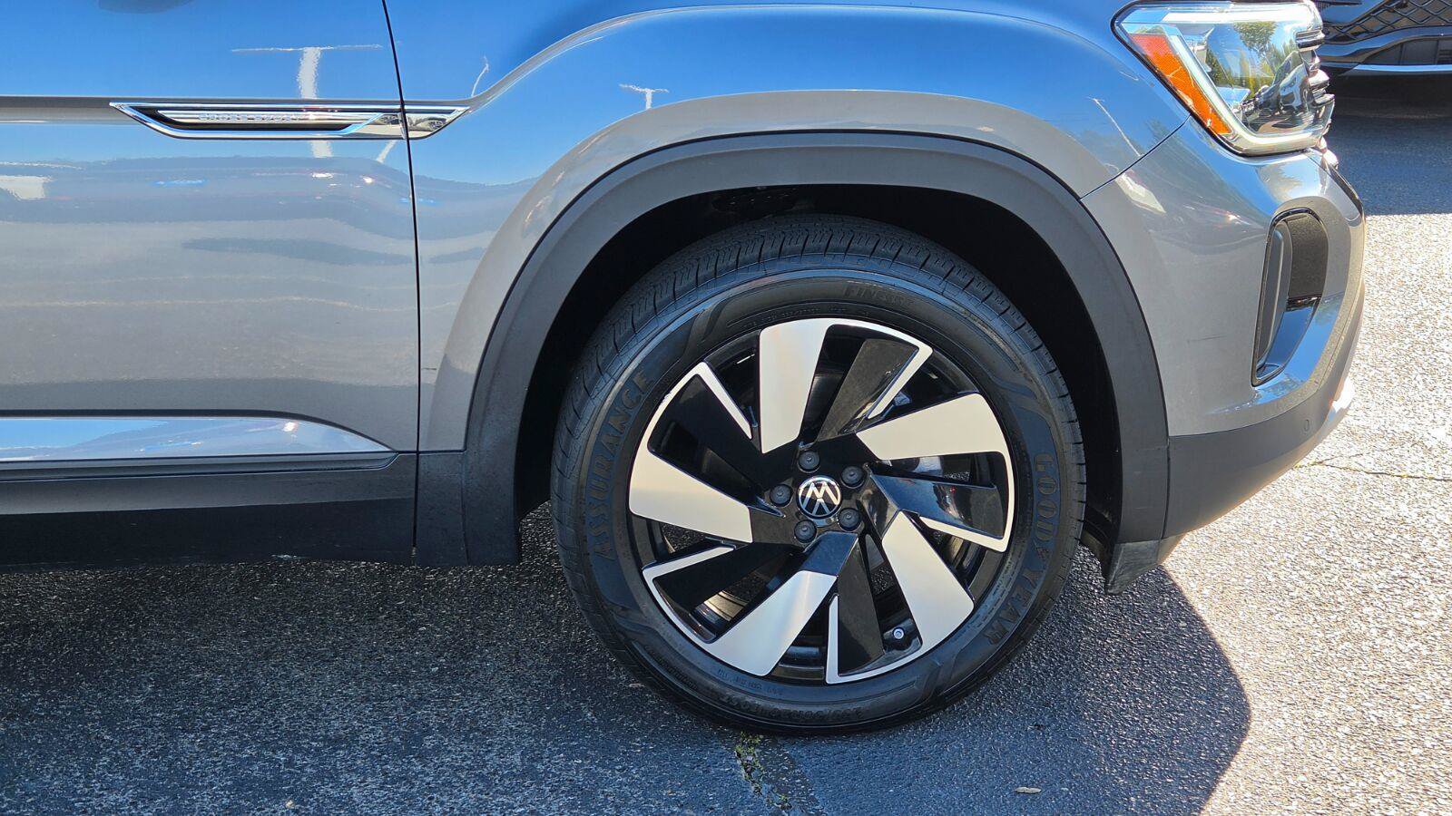 Certified 2024 Volkswagen Atlas Cross Sport SE AWD/4WD image 17