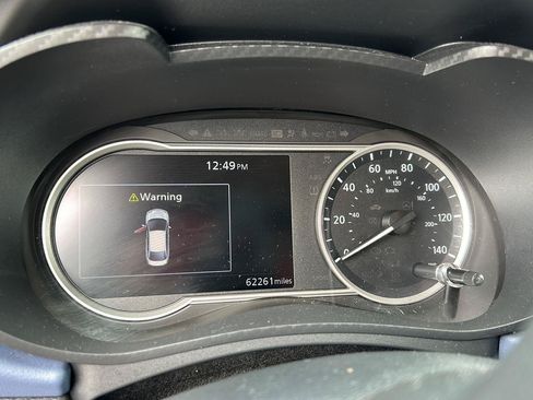 Used 2024 Nissan Versa SV FWD image 5