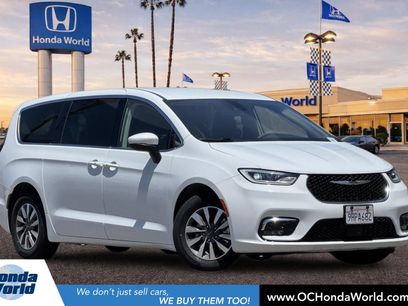 Used 2023 Chrysler Pacifica Touring-L