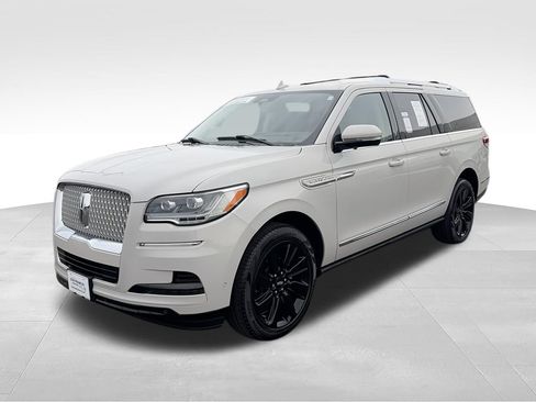 Used 2024 Lincoln Navigator L Reserve w/ Monochromatic Package AWD/4WD image 4