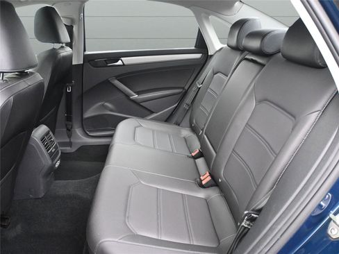 Used 2022 Volkswagen Passat 2.0T SE image 9