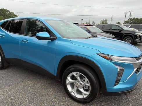 New 2026 Chevrolet Trax LS w/ LS Convenience Package FWD image 6