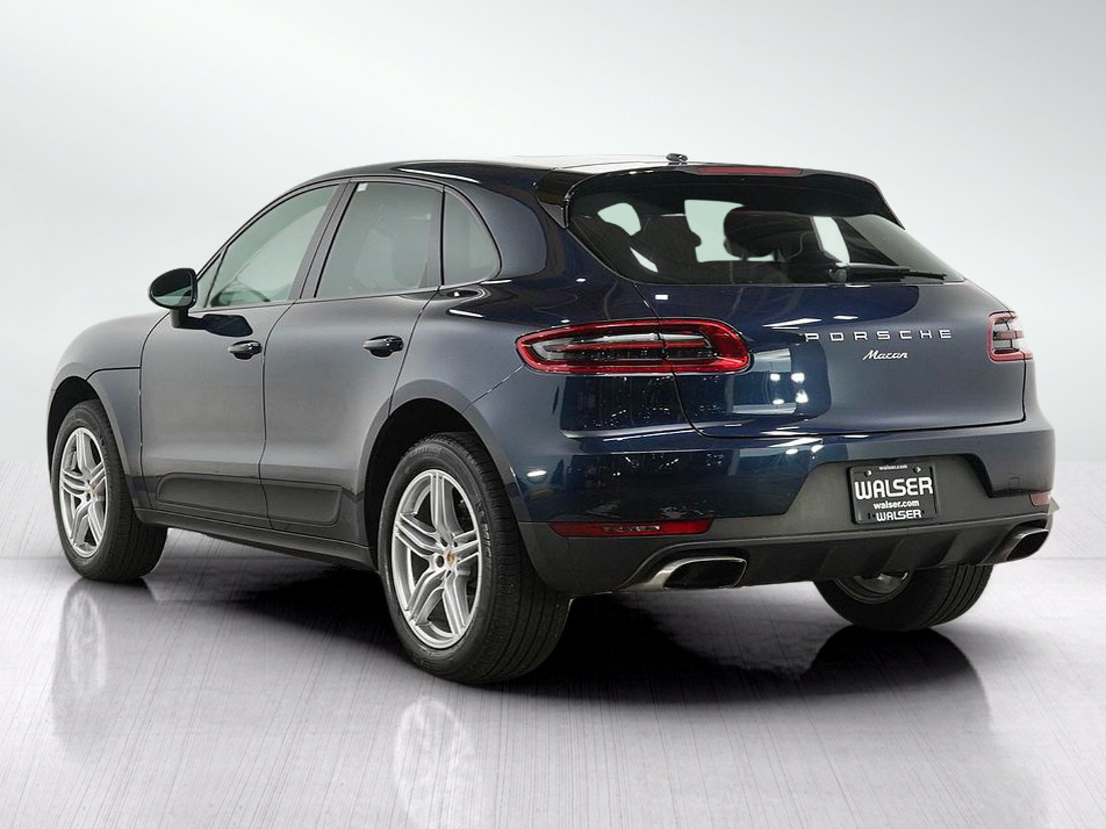 Used 2018 Porsche Macan AWD/4WD image 3