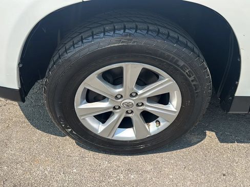 Used 2012 Toyota Highlander SE w/ Tow Pkg FWD image 36