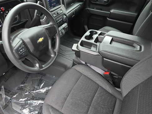 Used 2024 Chevrolet Silverado 2500 Custom w/ Custom Convenience Package image 10